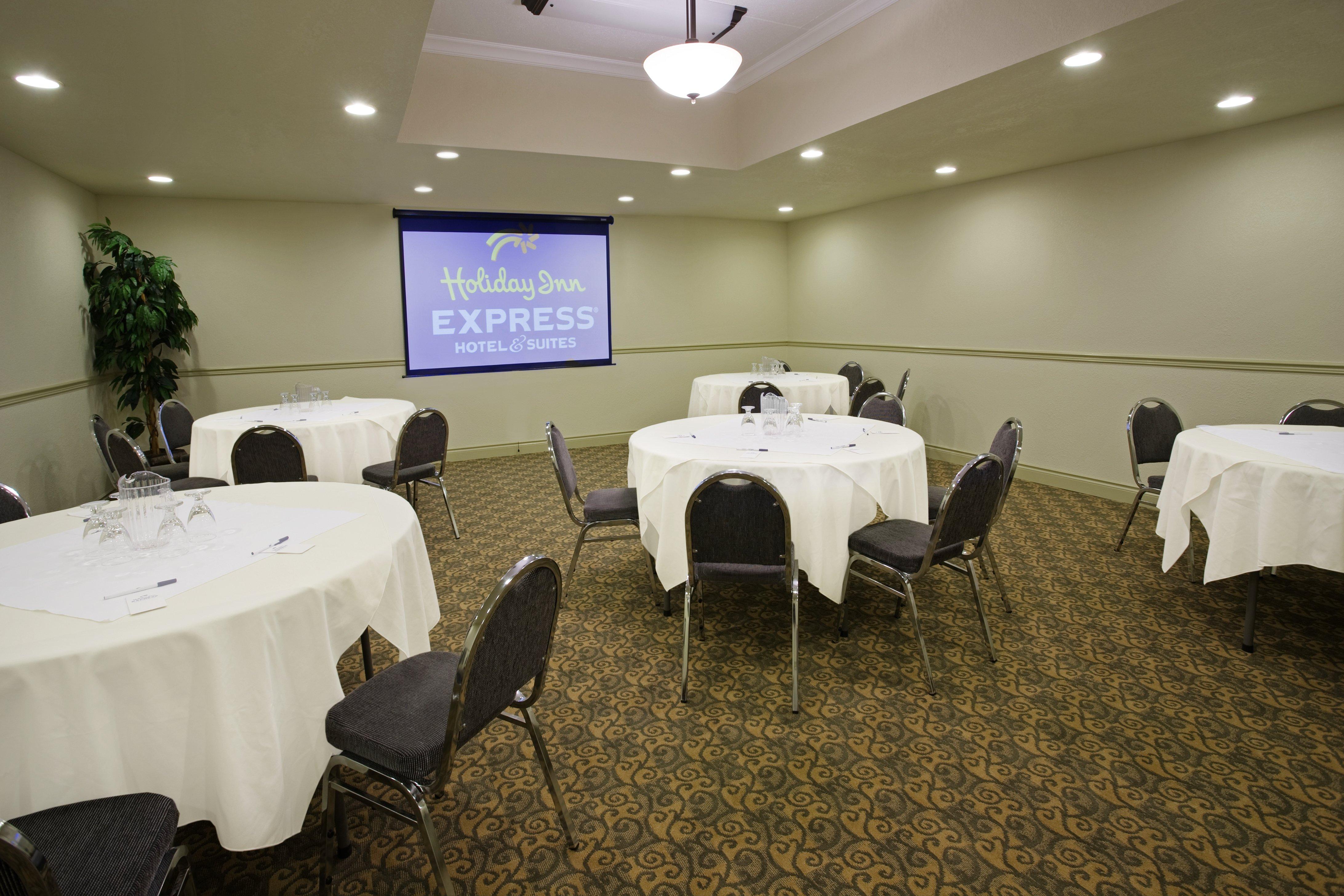Holiday Inn Express Hotel & Suites 1000 Islands - Gananoque By Ihg Exterior foto
