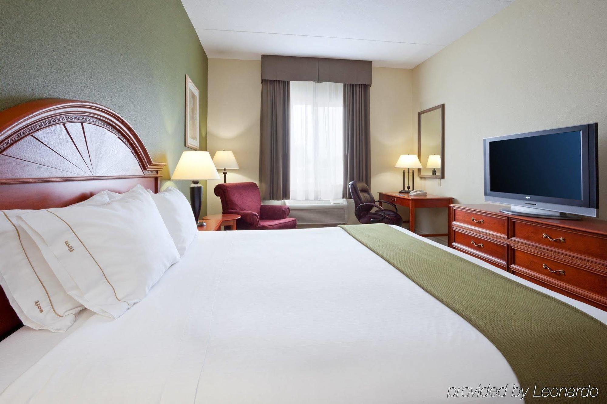 Holiday Inn Express Hotel & Suites 1000 Islands - Gananoque By Ihg Exterior foto